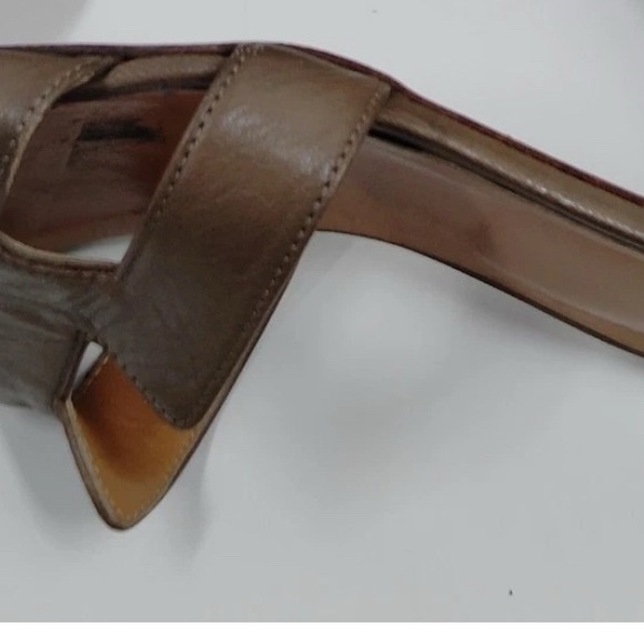 Chic Tan Leather Hermès Oran Women's Heels - Picture 3 of 7